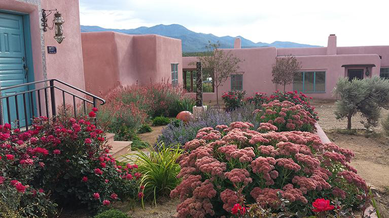 Charlie and Anne Scott enjoy vacationing in Taos and recently experienced the Doel Reed Center.
